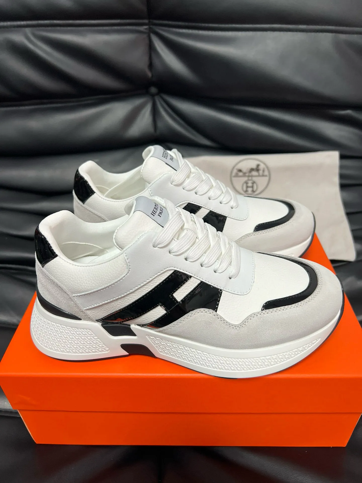 [HERMES] Hermès men's shoes 💰540💰 - High-end quality original order - Upper: 🔝 tumbled calfskin, suede calfskin, shoe body sewn with H pattern - Inner: water-dyed cowhide - Outsole: ultra-light T men's shoes 💰U foam rubber; two-color molded outsole - Super high quality control, fine workmanship: highlighted (high-end, luxury, grade) -Size : 39-44 (38, 45 can be customized)